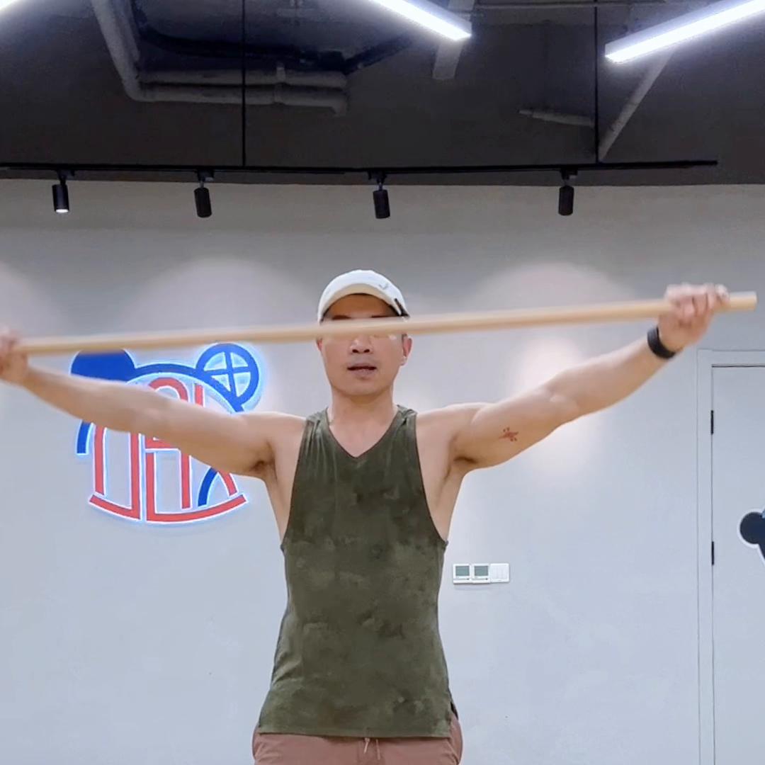 肩部拉伸每天10分钟放松肩部,做完一套动作就要拉伸一次吗