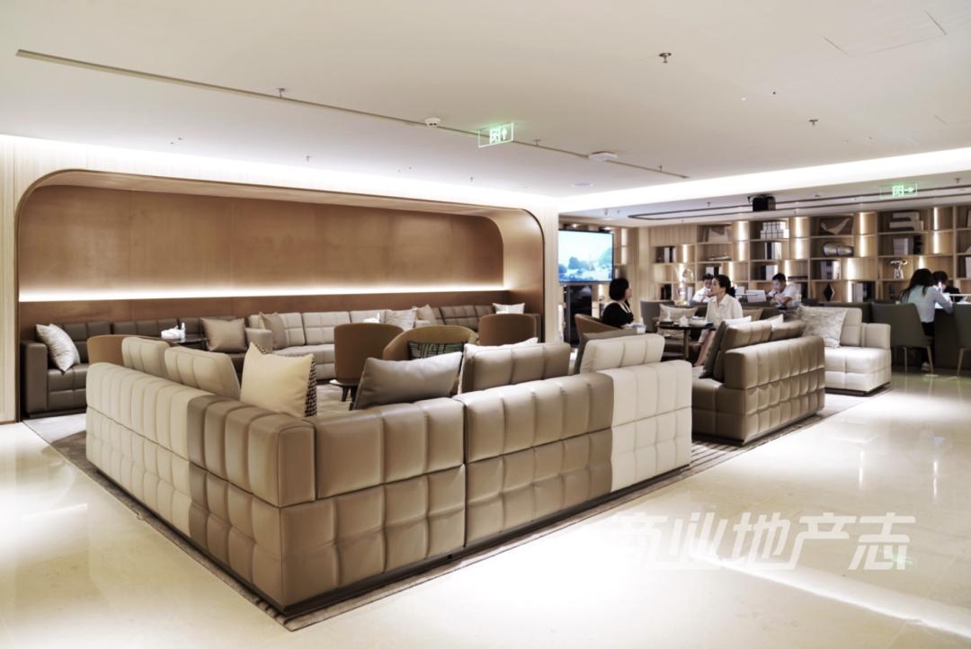 为了提升观察海口万象城的本地化视角,我在海口住了一整周