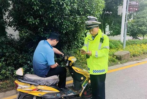 交警查扣摩托车在哪个位置,交警入户查扣电动车