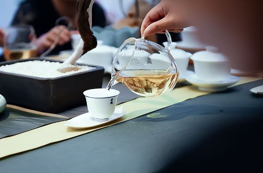 推荐6款防暑茶安然度过暑热关,天气这么炎热喝这几款茶比较解暑