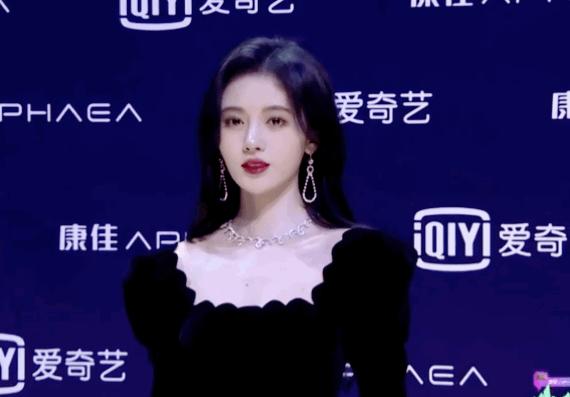 当氛围感美人遇到真美人，朱茵输多赢少，鞠婧祎章子怡暴露颜值