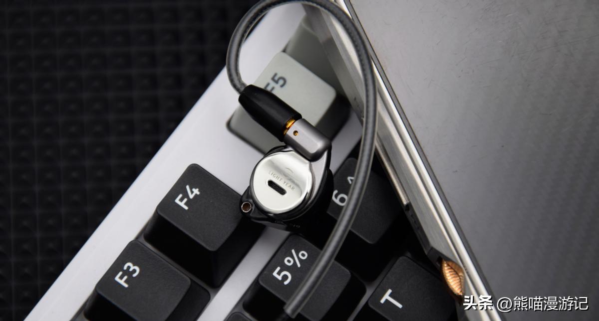 登场就是流行人声声价比王炸牌？光年星城5一圈两铁HiFi耳机评测