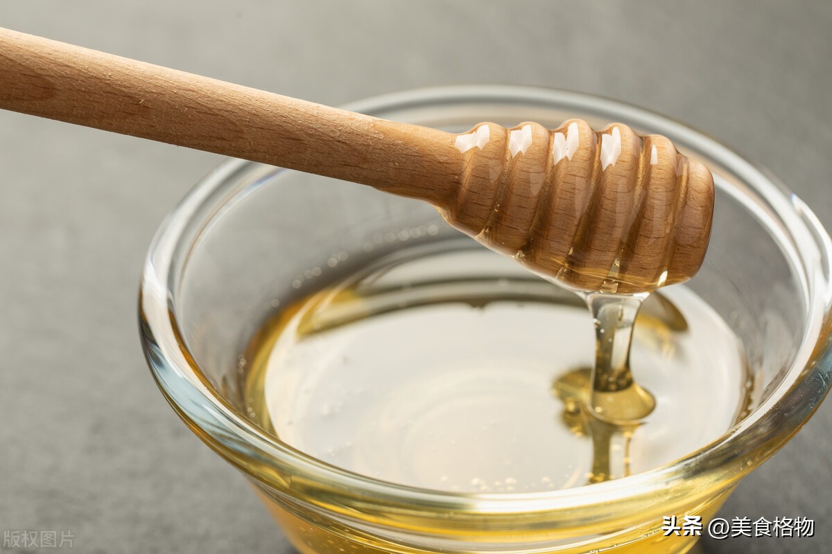 蜂蜜真假辨别方法养蜂人视频,猪油一样的蜂蜜怎么辨别真假