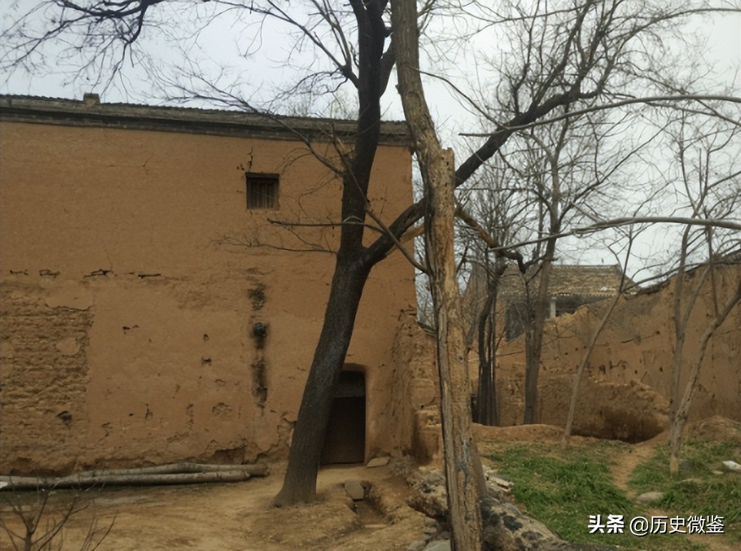 浙江女孩瞒着爸妈，寻找养父母12年，跪养母坟前嚎啕大哭：来晚了