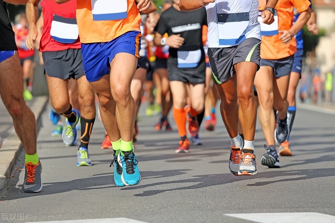 马拉松怎么避免脚磨出水泡,马拉松比赛如何防止抽筋