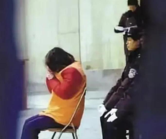 重庆残疾小伙卖白糕,重庆卖白糕富翁被杀