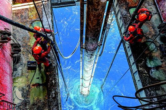 海上钻井工人的真实感受,钻井工人白天工作