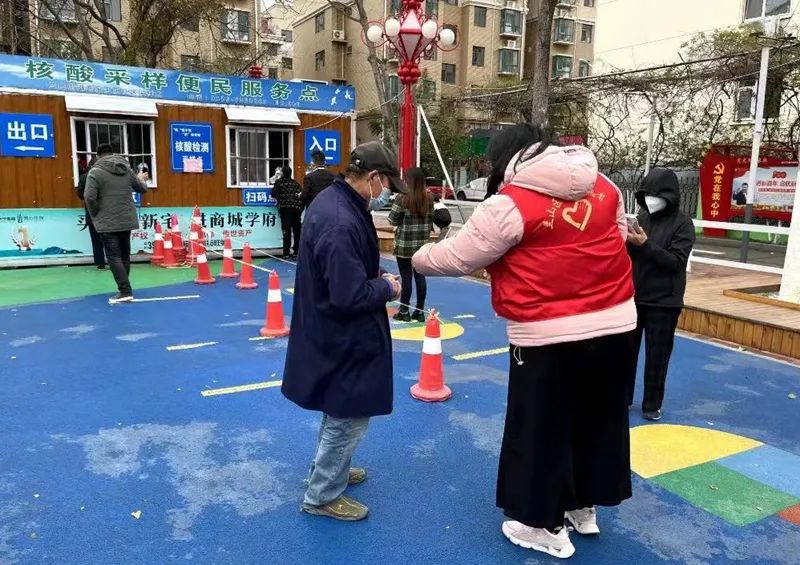 疫情防控齐聚力志愿服务暖人心,狙击疫情志愿服务温暖防控一线