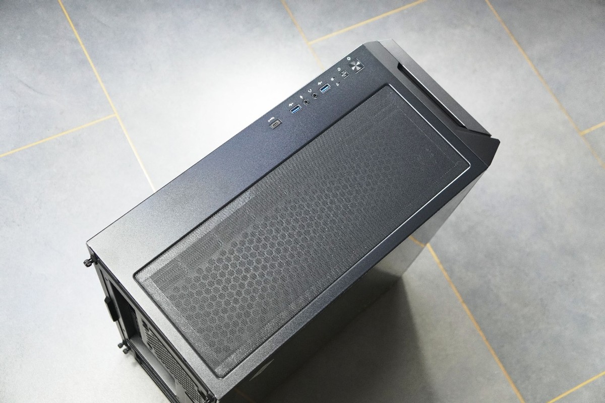 安钛克p20c机箱集线器,安钛克中塔p20无光侧透