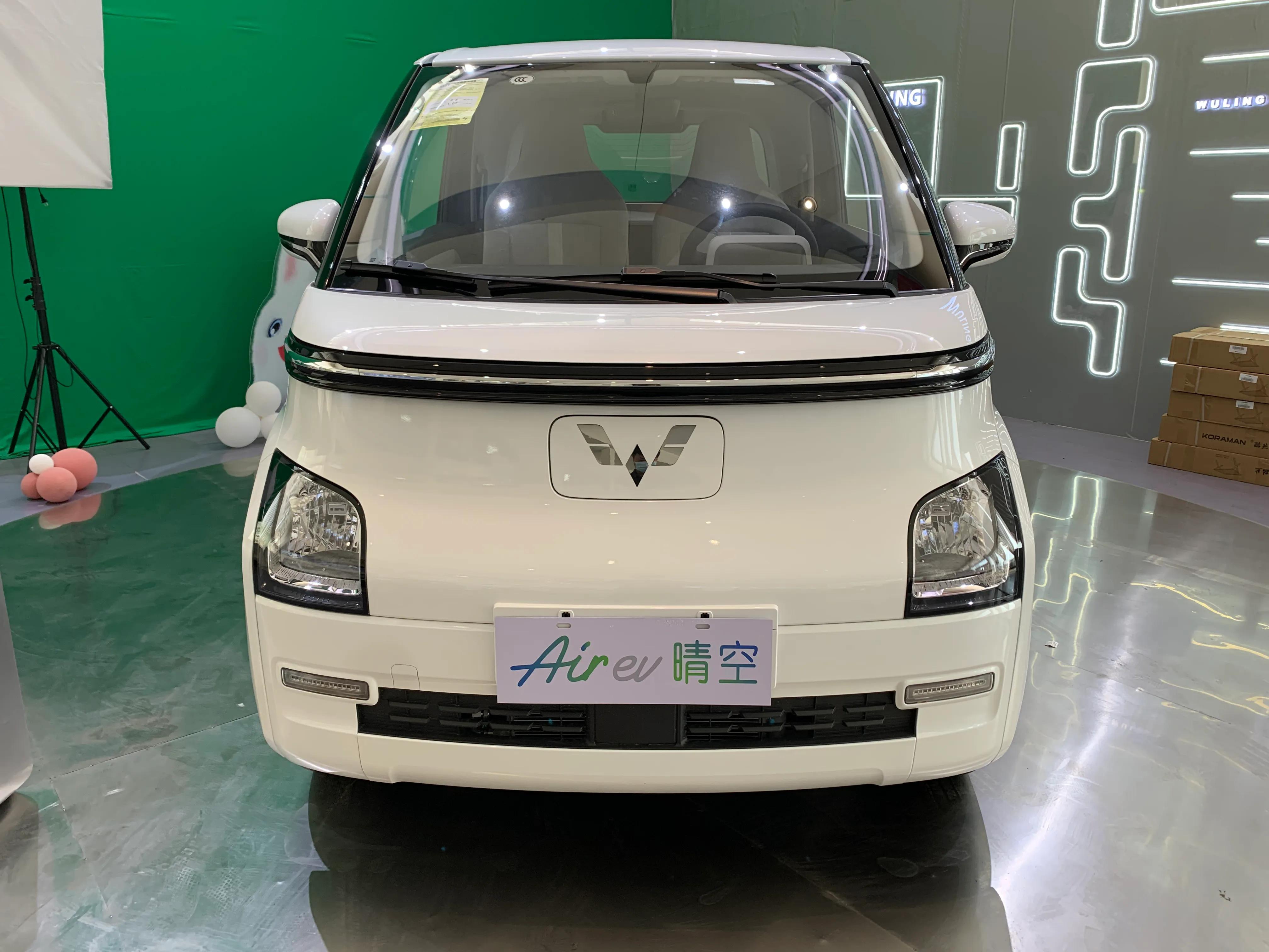 五菱星驰黑色suv,五菱星驰潮酷型黑武士