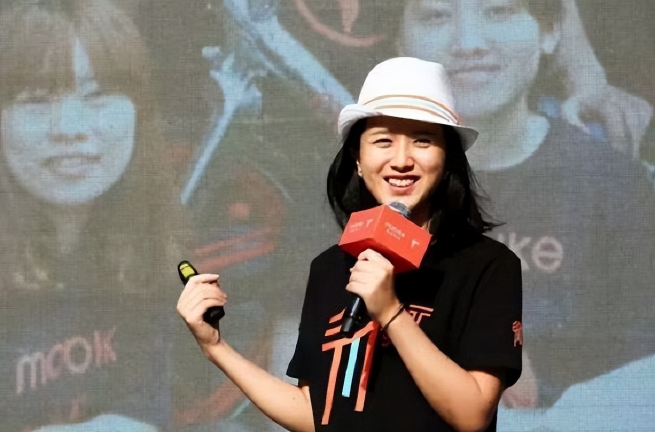 摩拜单车创始人胡玮炜卖了多少钱,ofo共享单车的创始人戴威