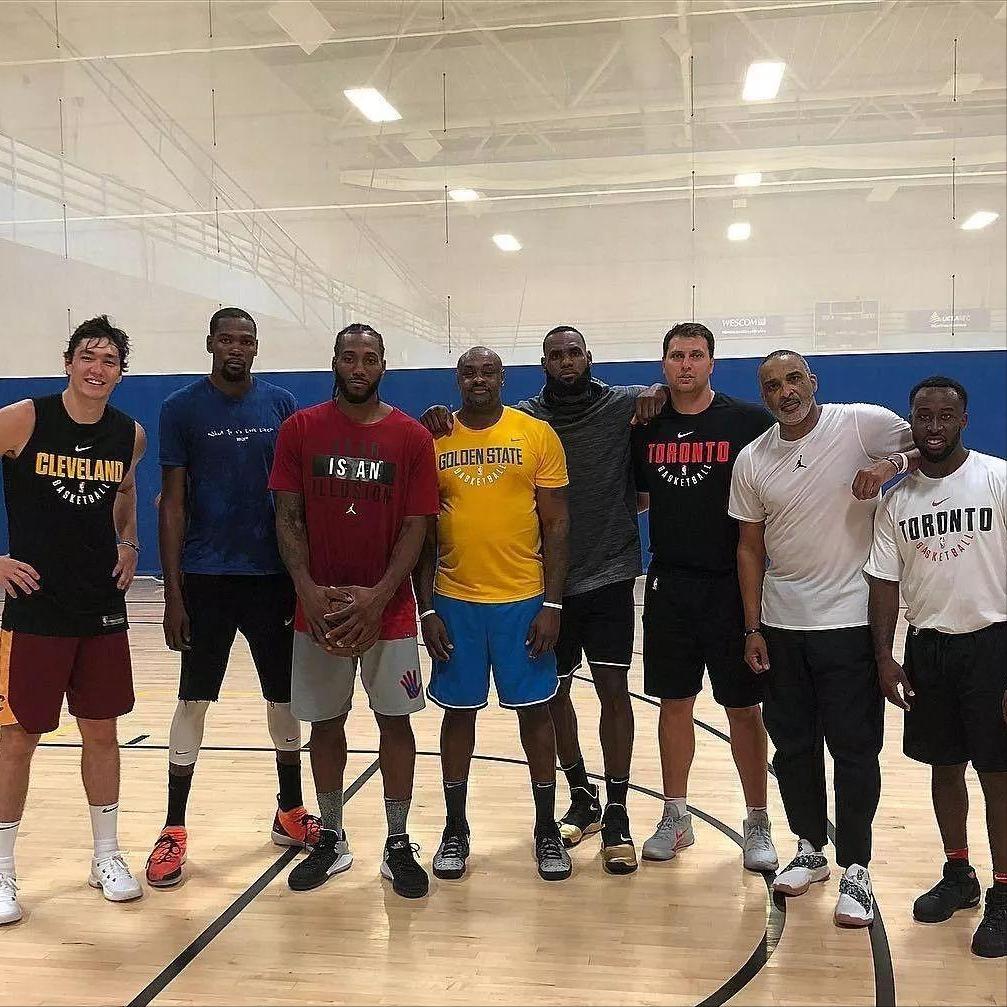 菲尔汉迪篮球,湖人训练师菲尔汉迪投篮