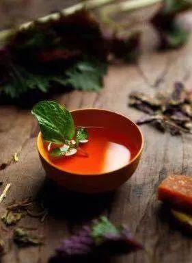 风寒感冒紫苏姜茶,风寒感冒食疗红糖姜茶