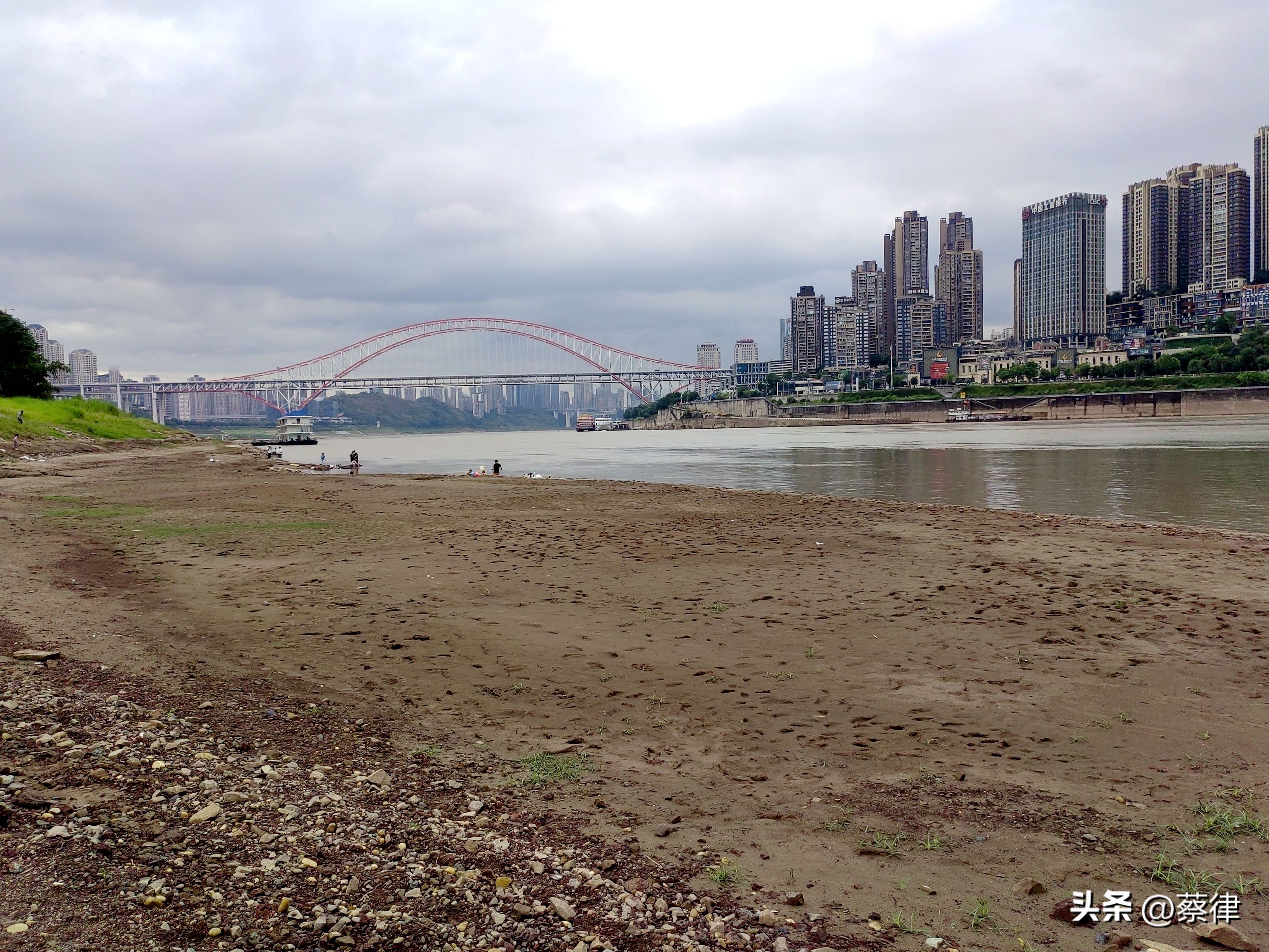 热沙无雨看江天！实测朝天门两江交汇高温枯水期的最低水位