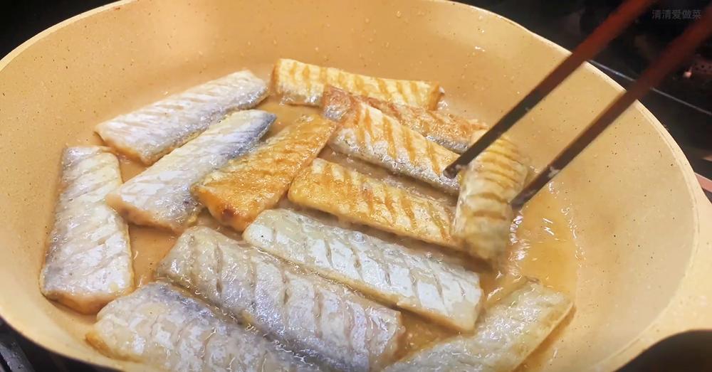 煎鱼不粘锅带鱼不破皮的正确做法,煎带鱼下锅外酥不粘锅带鱼破皮