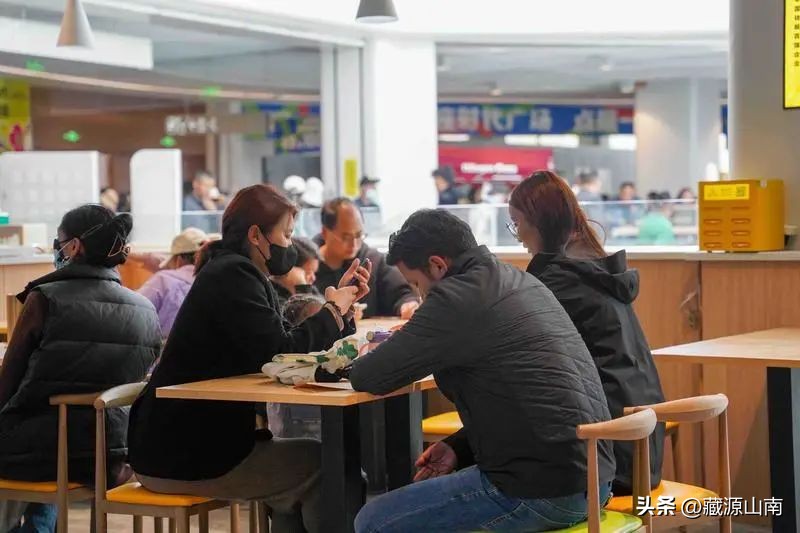 山南神力时代广场步行街二楼,神力时代购物广场