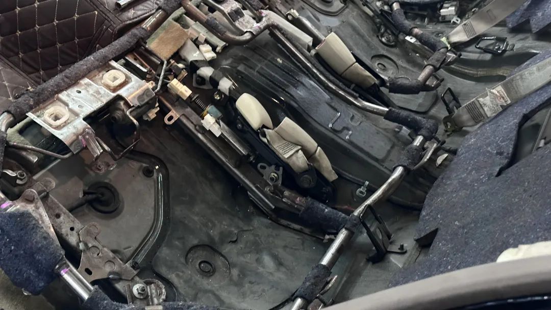 大哥12万买2005年售价100万的凌志LS430，含泪又花10万翻新才能开