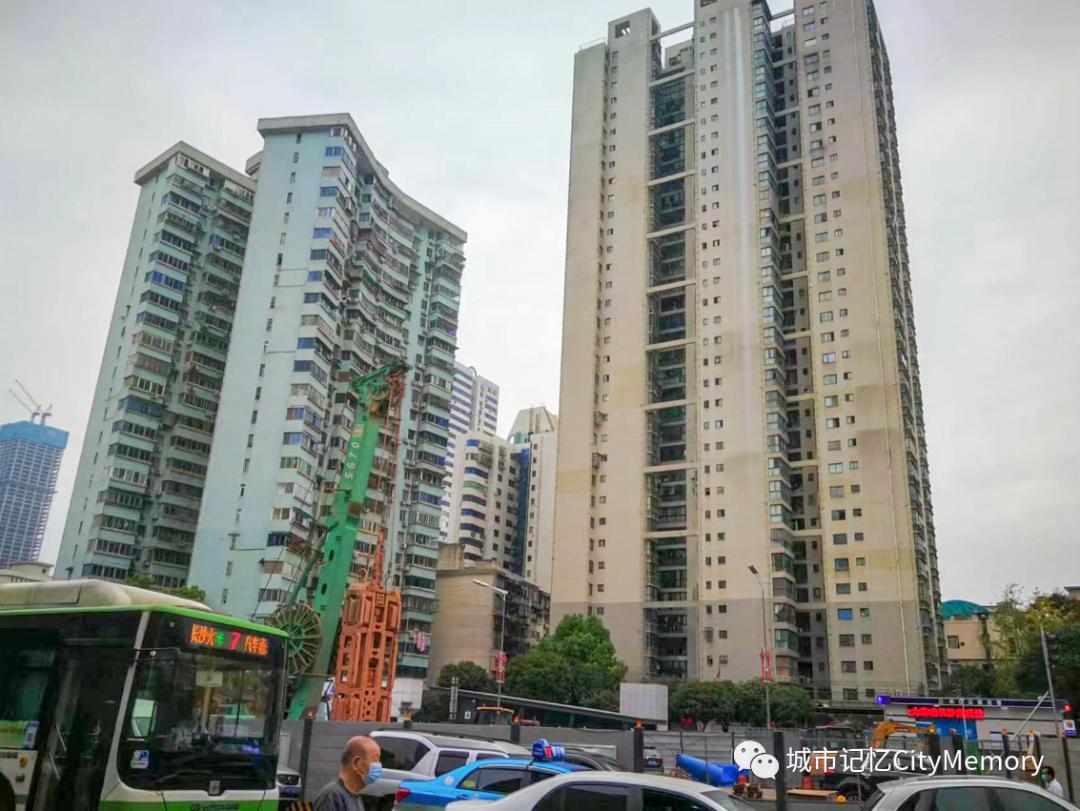 窑岭印象：有“长沙白宫”“戏窝子”，可看李谷一、张也的演出