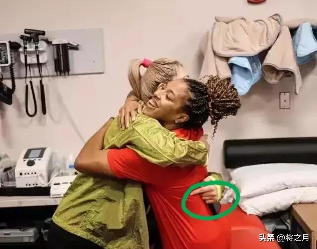 李梦携夫赴美高调晒婚戒！PGONE复出捞金