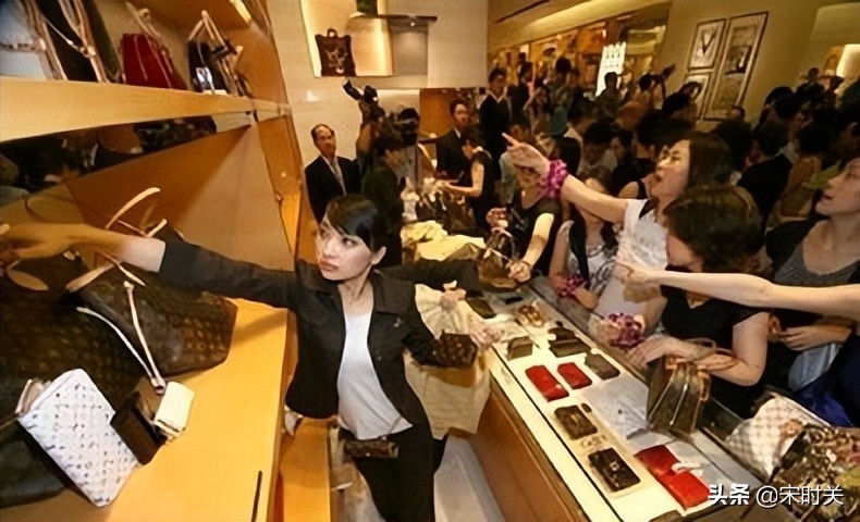 lv涓浗骞存敹鍏ュ灏戦挶,lv浜虹兢鏀跺叆姘村钩