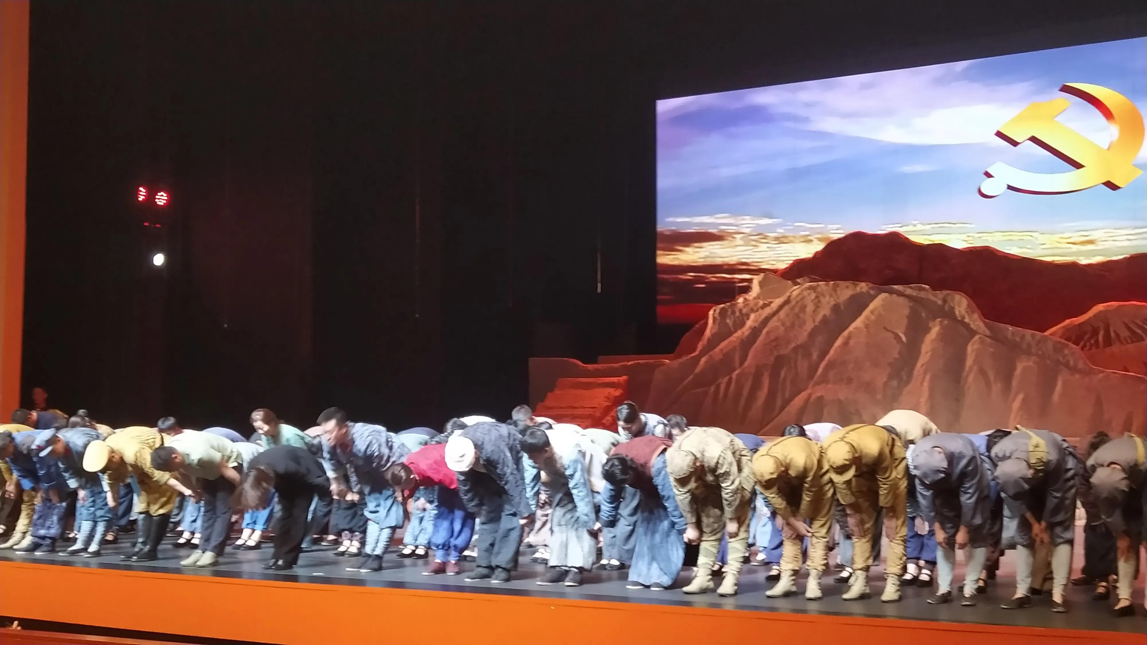 当舞台落幕时你必须站在中间,当人生落幕