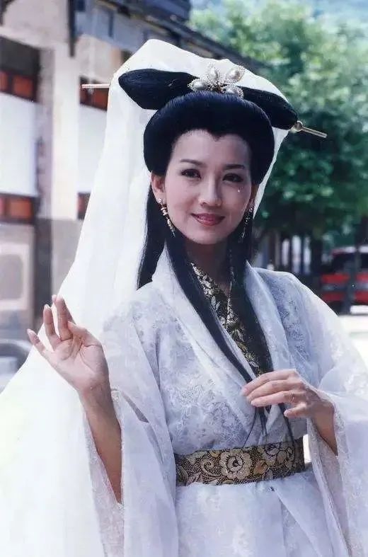 古装剧造型师,现在的古装剧造型师丑出圈