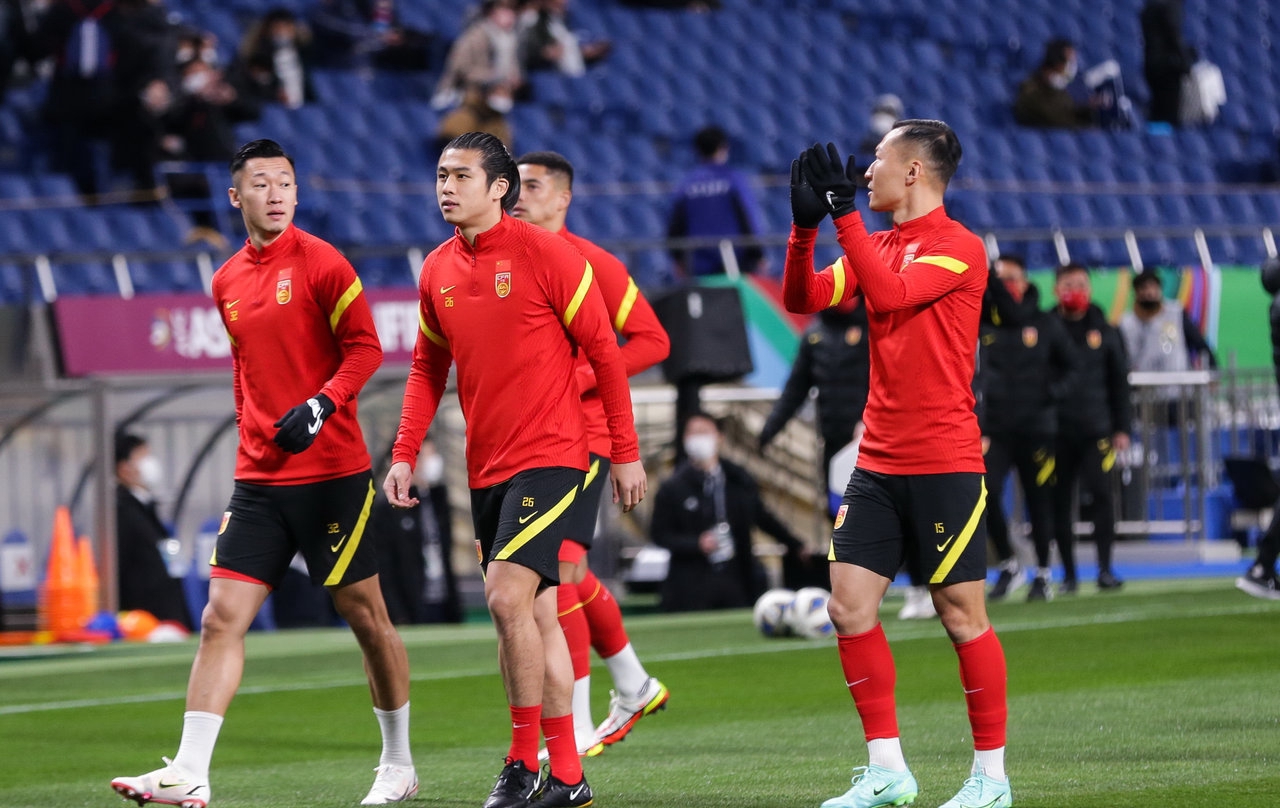 12强赛国足唱国歌,12强赛国足奏国歌