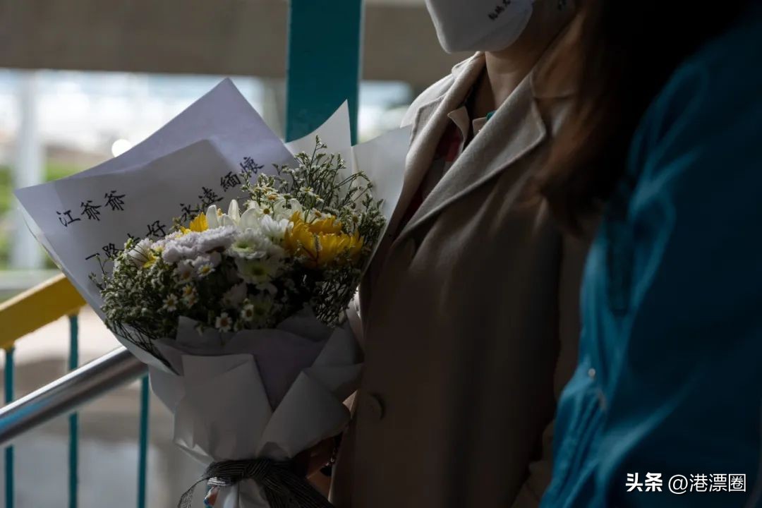近万香港人排队悼念江爷爷！这一幕感动全国