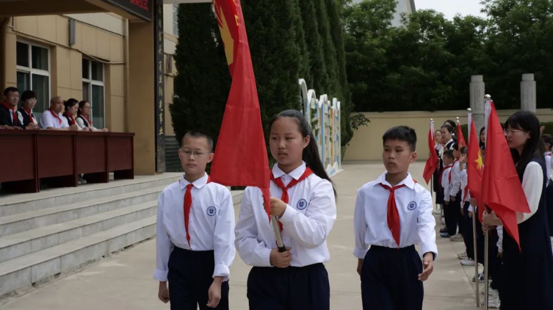 学习二十大争做好队员——盐湖区舜帝复旦示范小学少先队员分批入队仪式