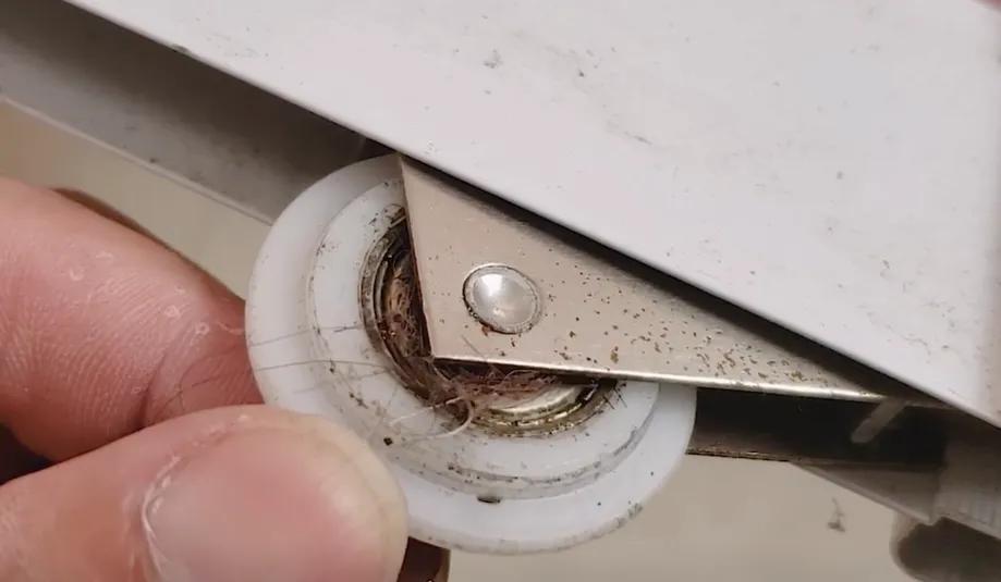 推拉门吱吱响推不动怎么修,移门拉动有响声怎么办