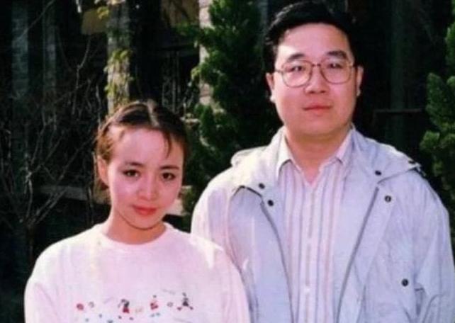 英如镝妈妈梁欢和宋丹丹,梁欢的老公是谁