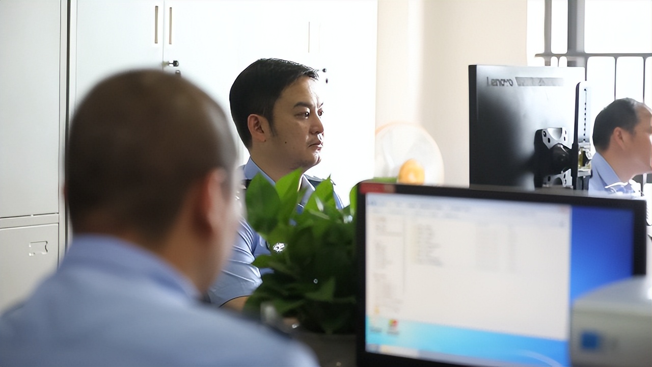 重庆警方查处十余款非法信用卡代还软件涉案金额超60亿元