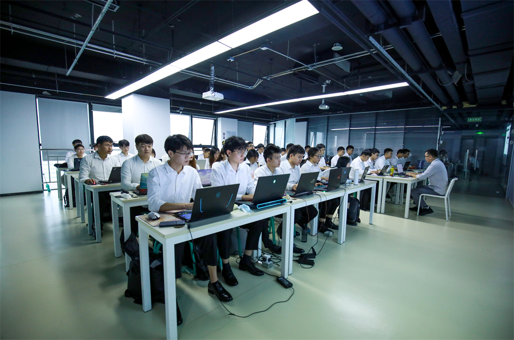 慧中it教育怎么样,慧中it教育职业学校在哪里