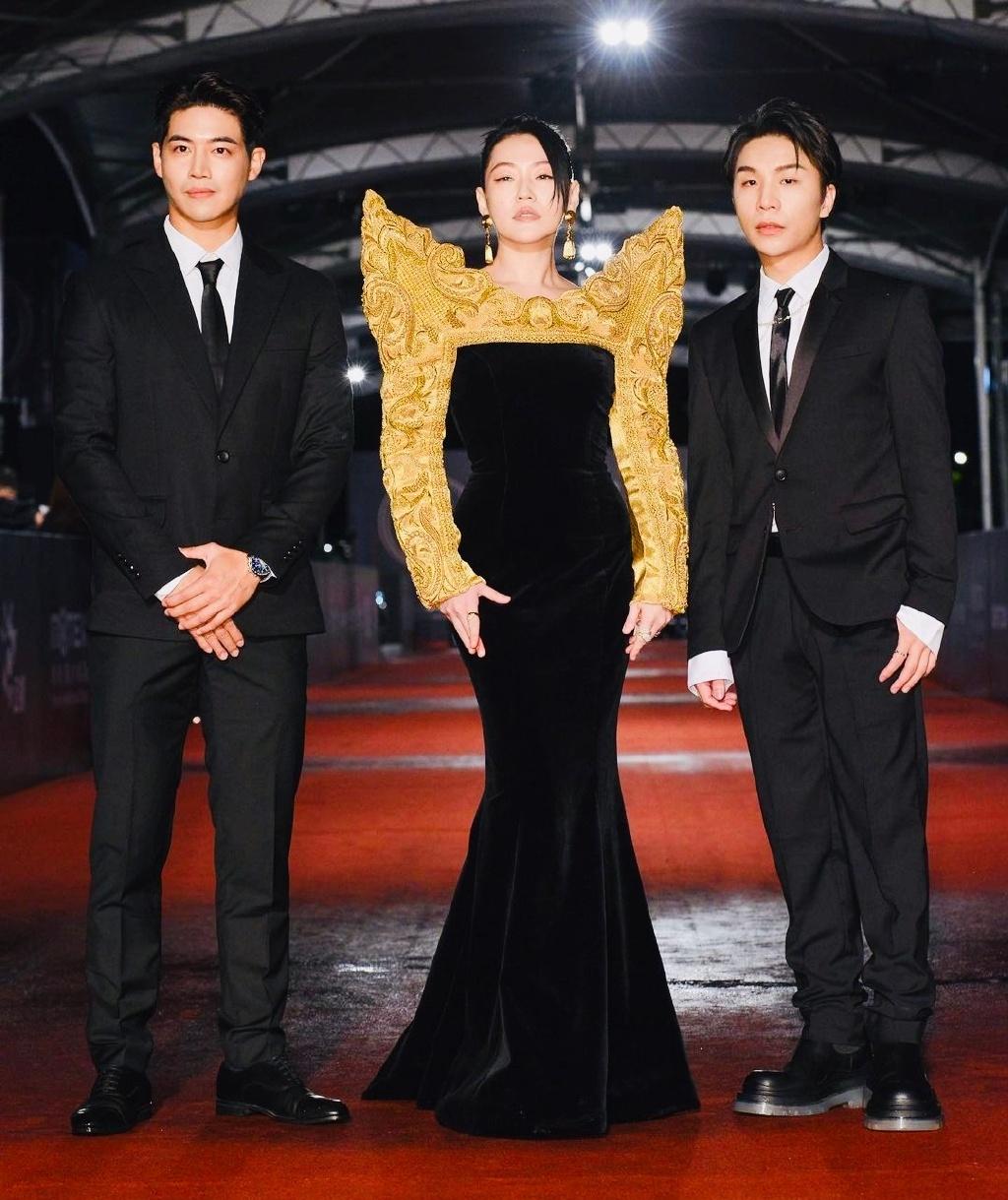 让观众们吐槽的演员林心如,林心如杨谨华金钟颁奖视频