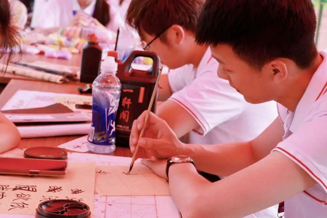 北大青鸟岳阳海纳软件学院女神节,岳阳北大青鸟海纳实训52班