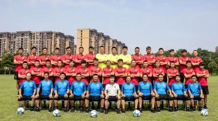 足球照片高清大图,原成都五牛足球队照片和名单