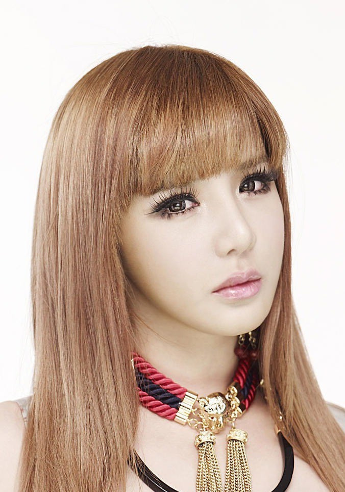 她曾比Lisa还火爆，却因服用“禁药”被*制抵**，如今宛如“充气人”