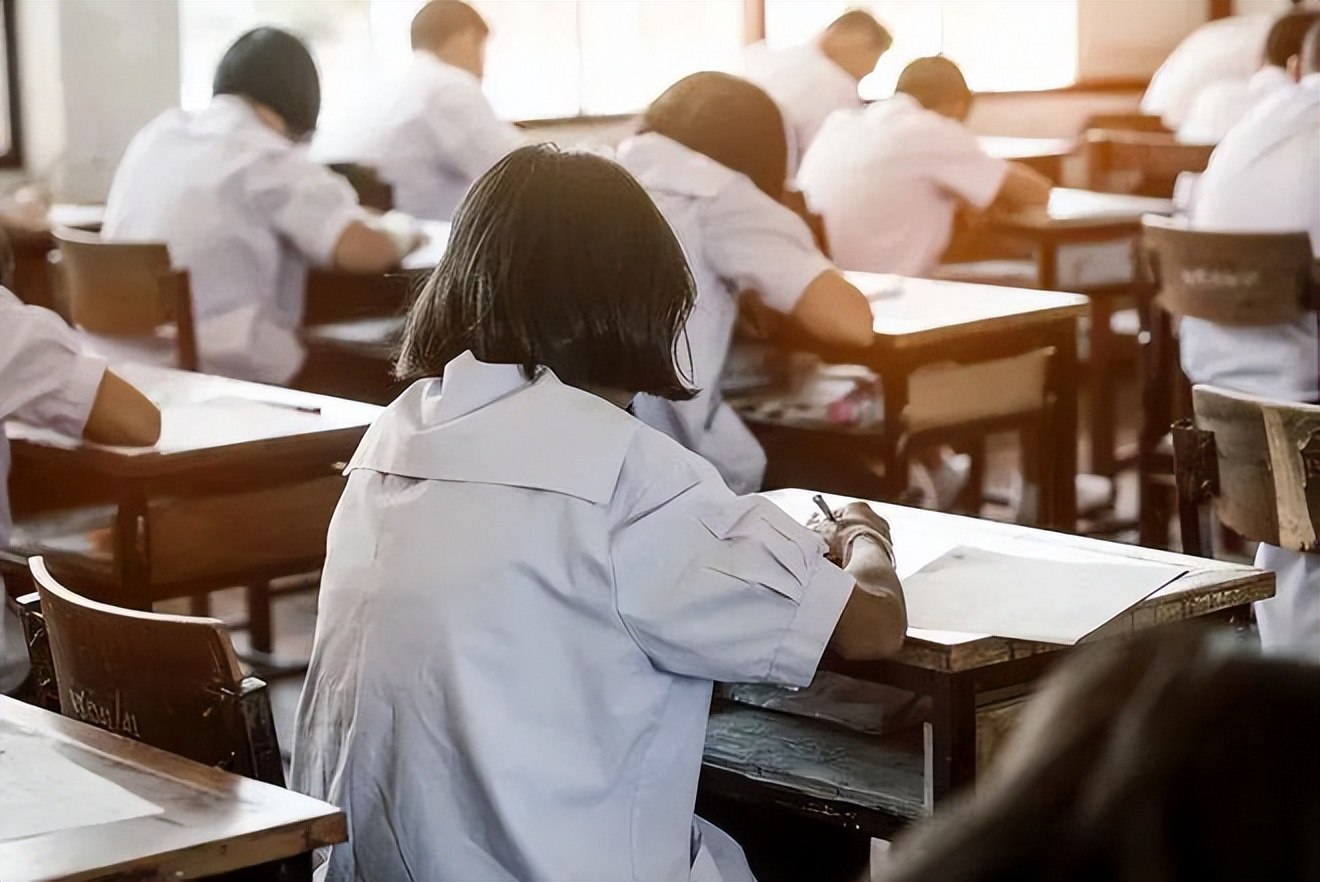 要考试推迟月经的最简单方法,考试遇上大姨妈怎么办搞笑视频