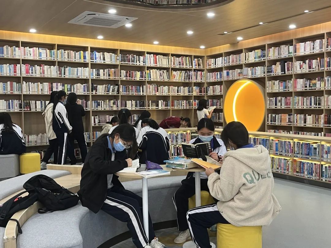 提升阅读能力，深圳市携创高级技工学校把语文阅读“搬”进图书馆