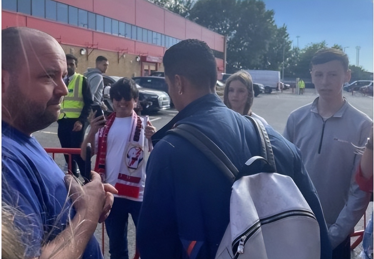 滕哈赫为什么不用穆里尼奥,曼联球员大爷