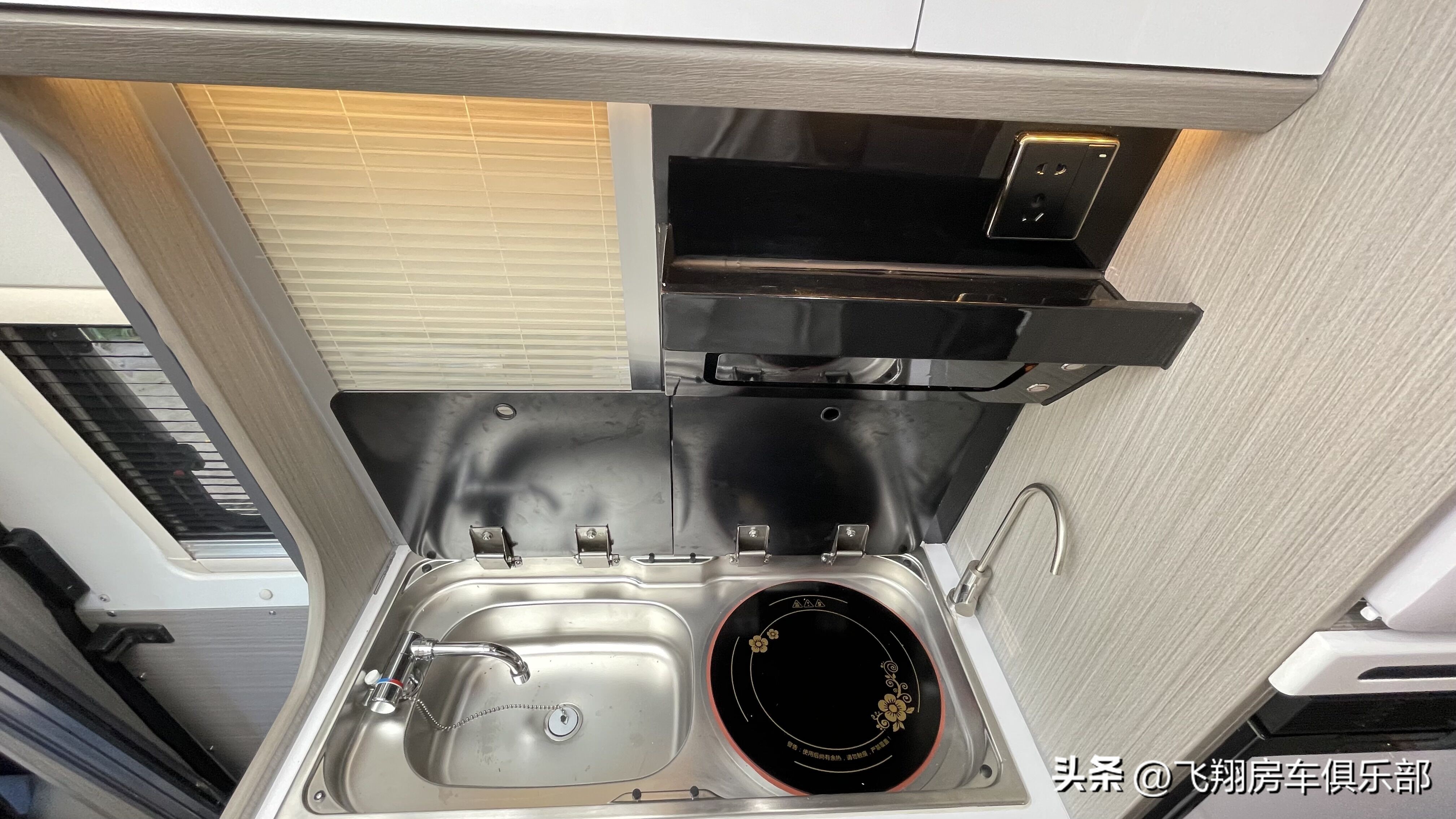 大空间房车二层别墅,福特新全顺房车6座4卧b型房车