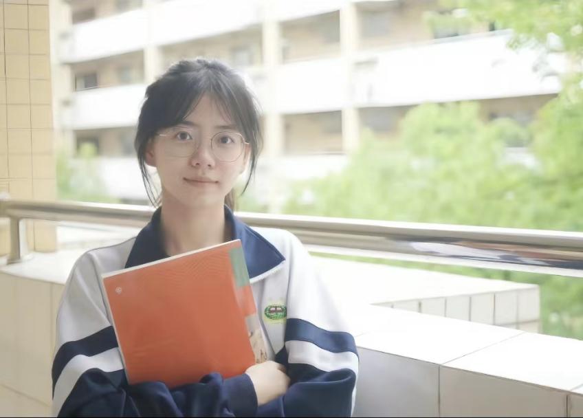 初中女生高颜值蓝色校服,广东女高中生校服