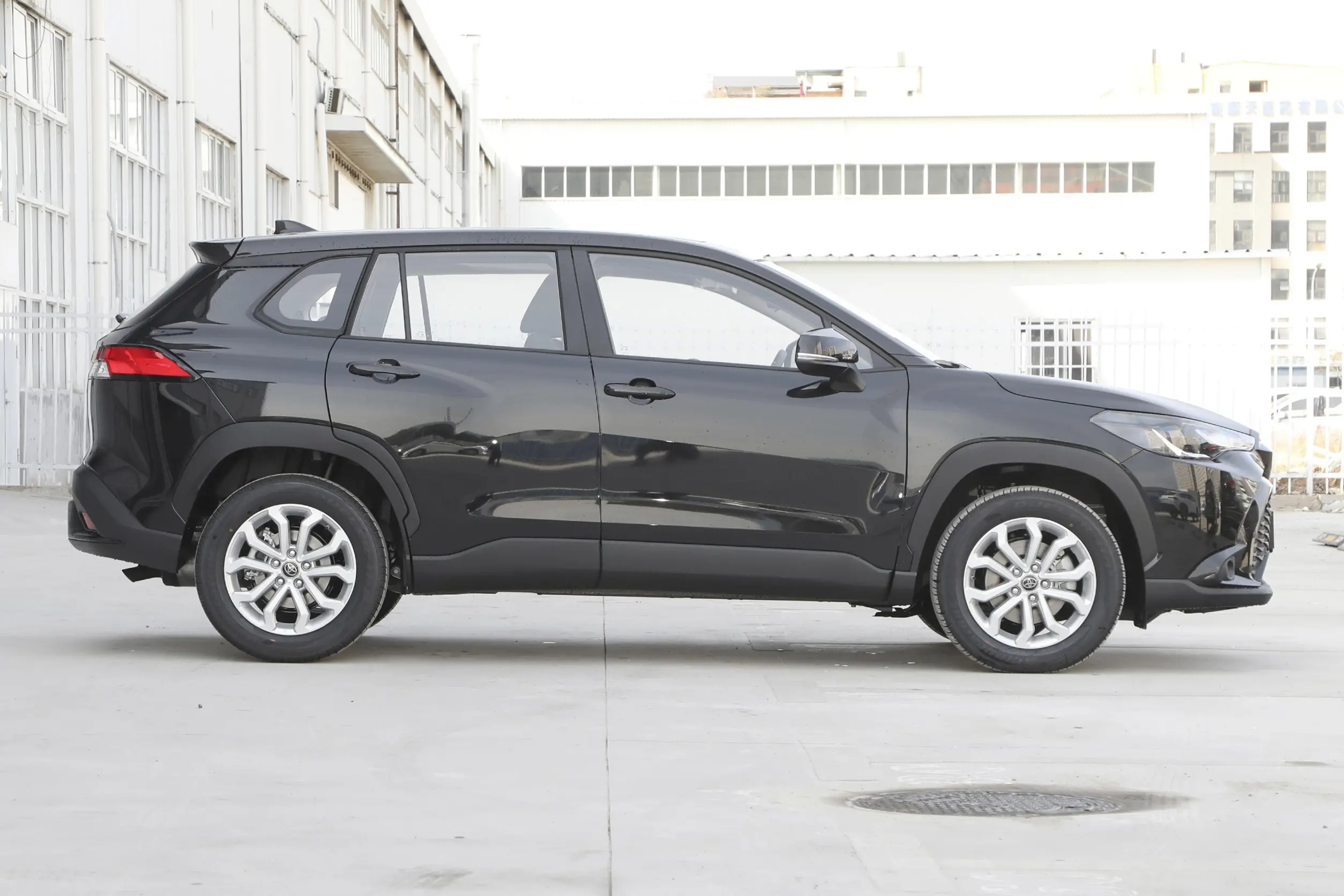 油耗低的suv车型推荐合资,高颜值动力强10万元家用suv就选它