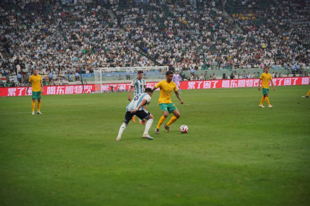 梅西开场仅81秒远射破门三版解说,阿根廷3比0克罗地亚梅西个人集锦