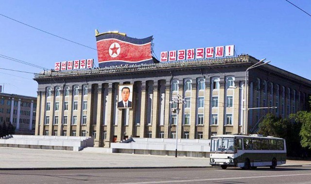 1958年和1964年，朝鲜领导人两次途经中国访问越南，线路是怎样的