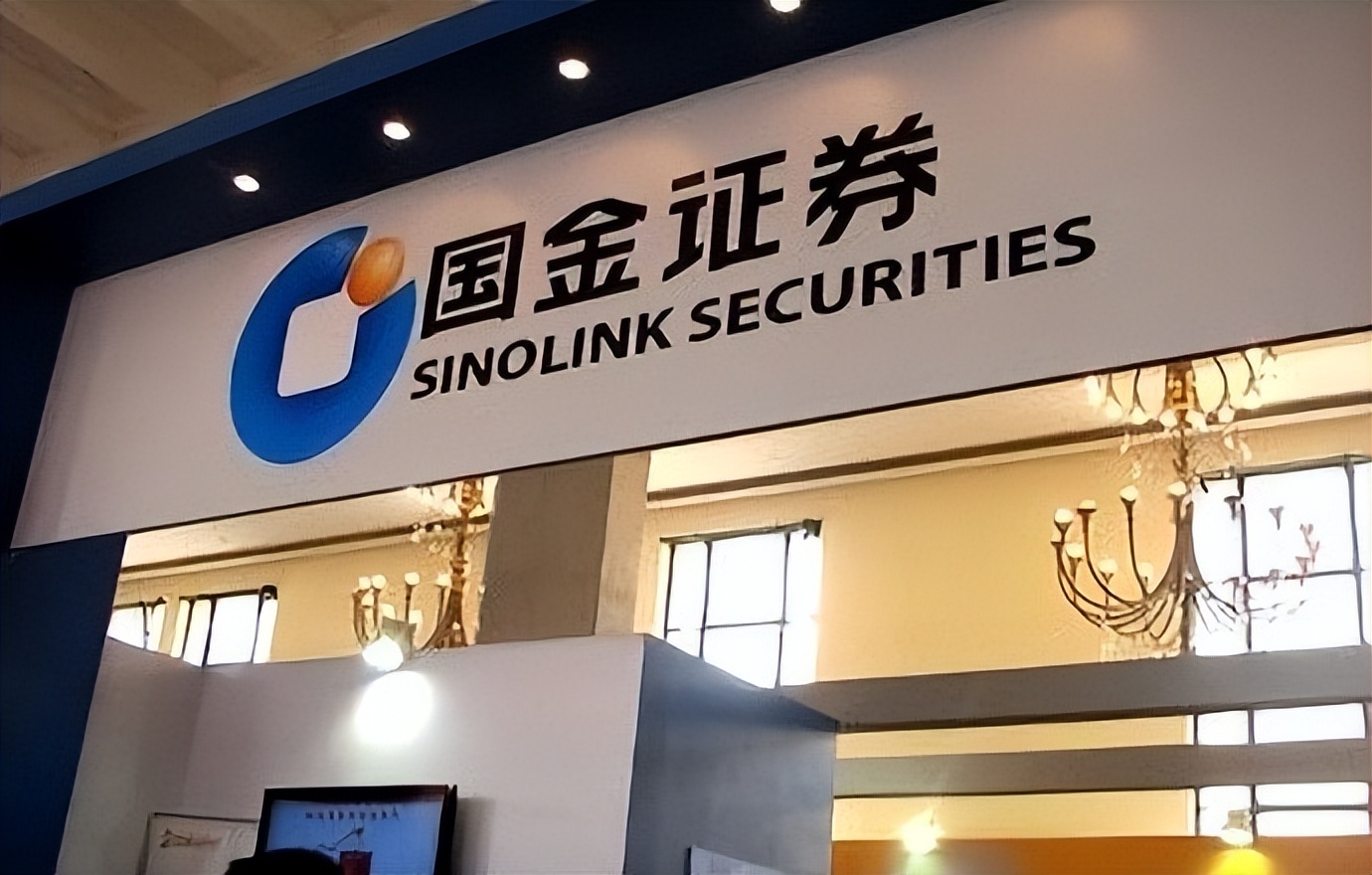 2008年,涌金董事长跳楼身亡,妻子继承70亿遗产,14年后身价380亿