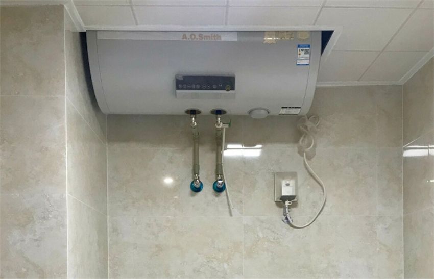 电热水器与燃气热水器哪个费用低,家庭用电热水器还是燃气热水器好