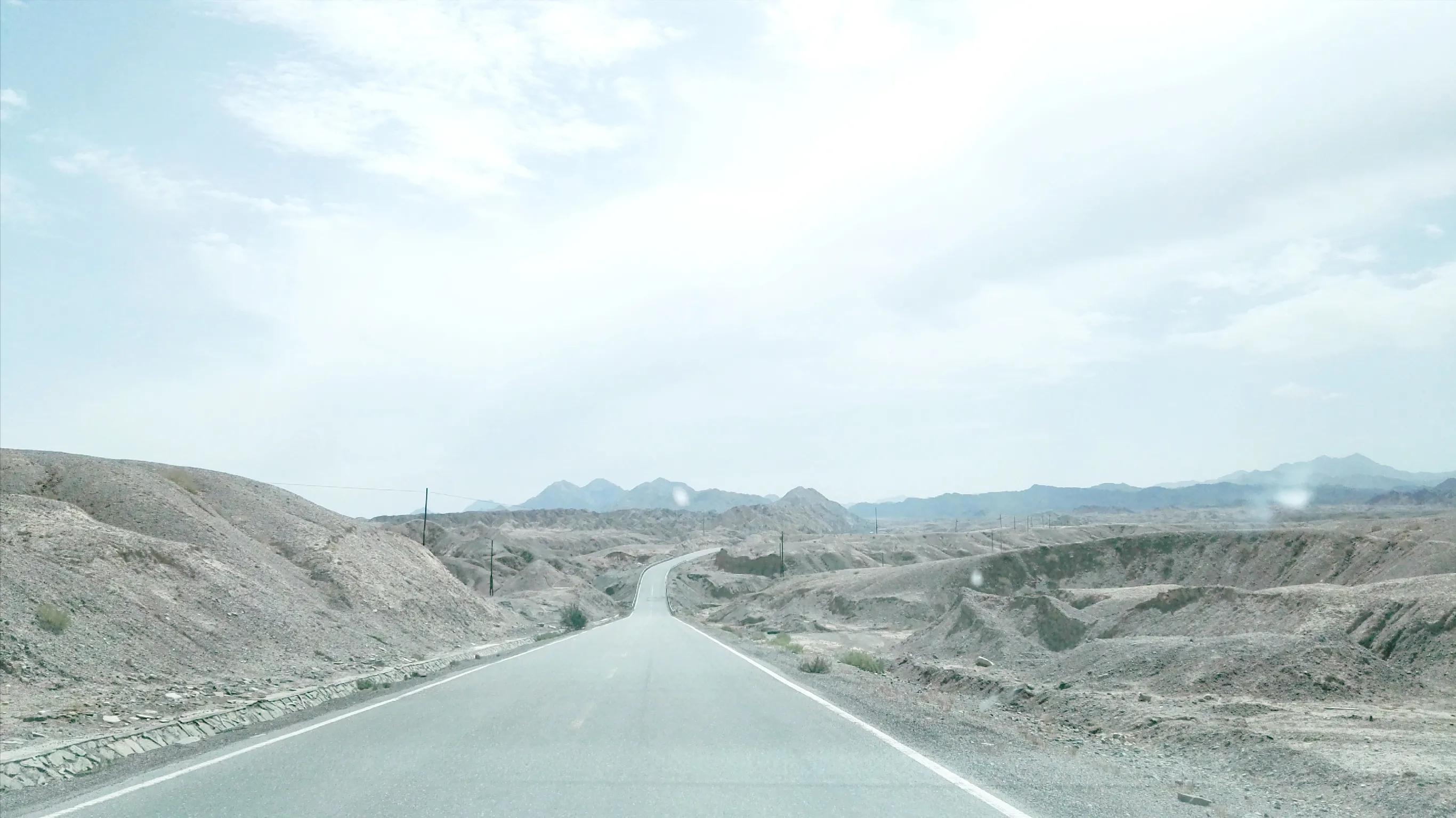 青藏高原青海西部翡翠湖一日游,自驾青海茫崖翡翠湖入新疆路线