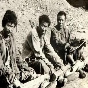 日军日记：*安妇慰**不服从管教，我很愤怒，用*刀刺**插入她的*体下**