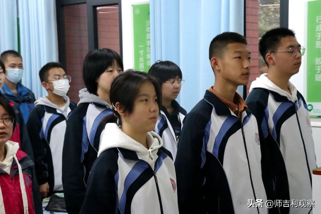 咸阳彩虹高中五四青年节,清明缅怀先烈致敬英雄主题班会